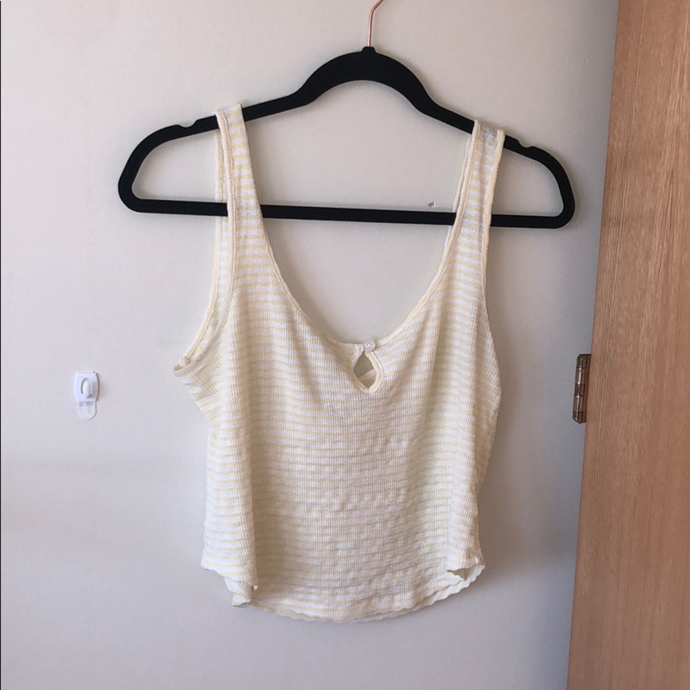 ✨3/$15✨ yellow crop tank top